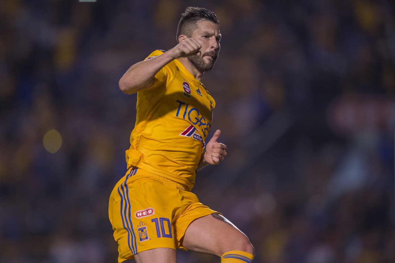 André Pierre-Gignac logró doblete en la victoria de 3-0 sobre Chivas.