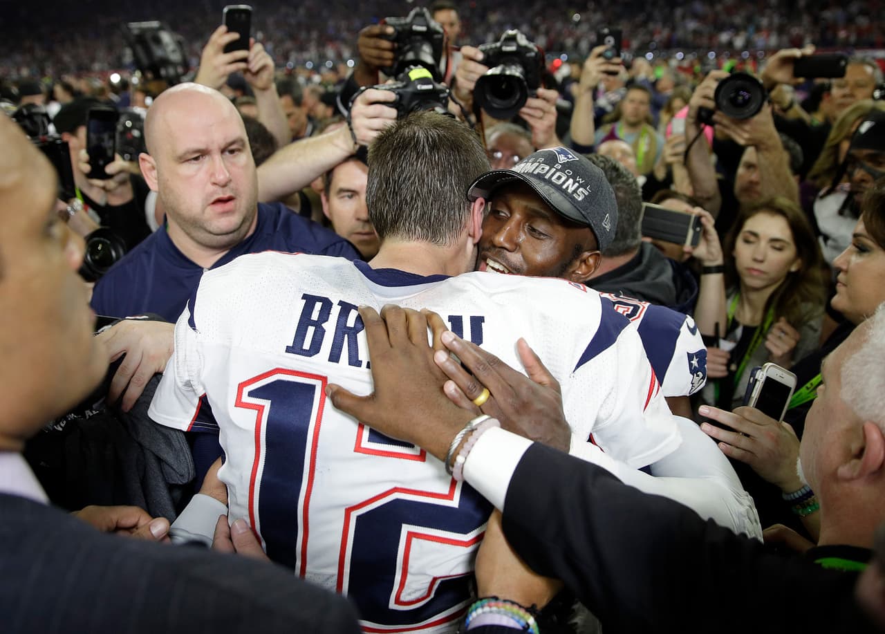 Brady es el primero en disputar siete Super Bowls y la victoria lo hace empatar con Charles Haley como los dos únicos con cinco anillos de campeón.