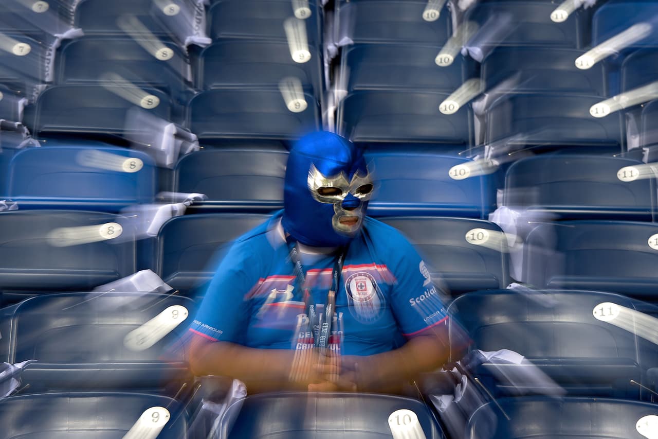 Entre optimismo y maquillaje los aficionados de los dos finalistas esperaban salir del BBVA con una sonrisa porque su equipo acabó como el campeón del torneo.