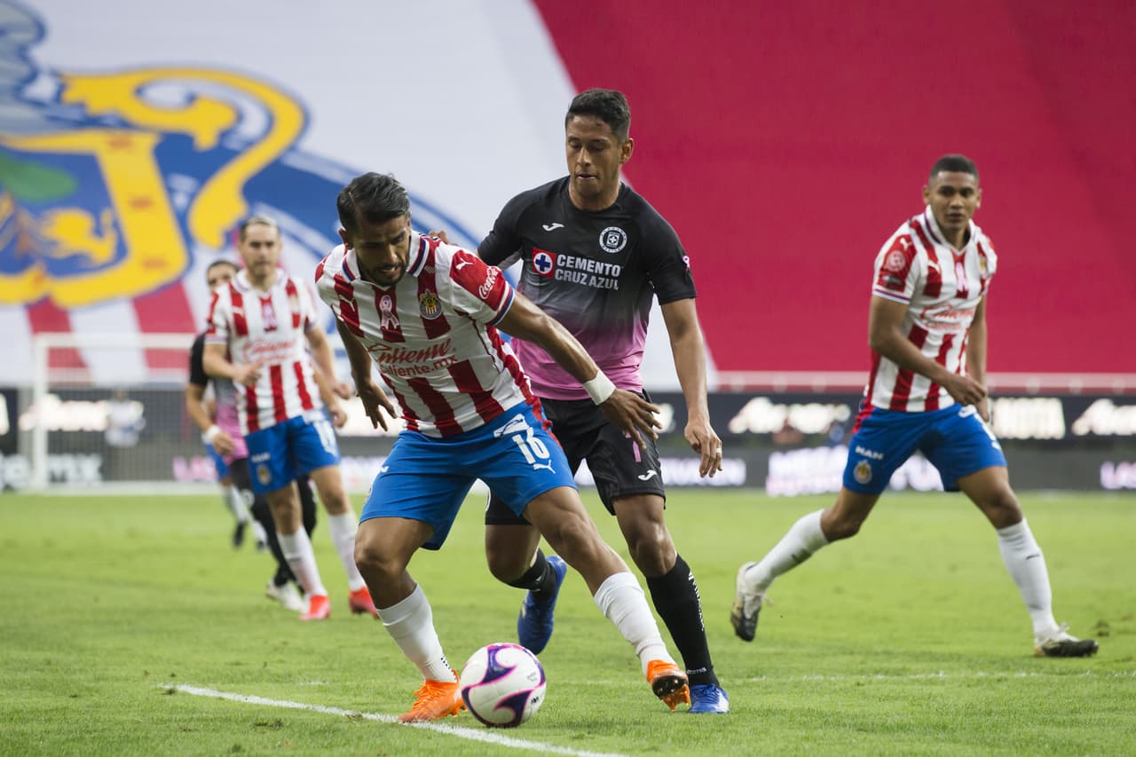 Con goles del Cabecita Rodríguez al 41 y al 90+2, Cruz azul se lleva los tres puntos en su visita a Chivas y el uruguayo llega a 12 goles en el torneo.