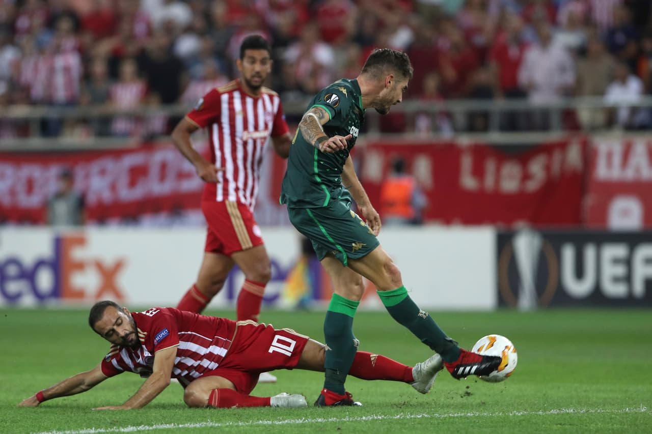 El Betis se soltó un poco más para la parte complementaria y con algunos remates de media distancia inquietó la portería griega.