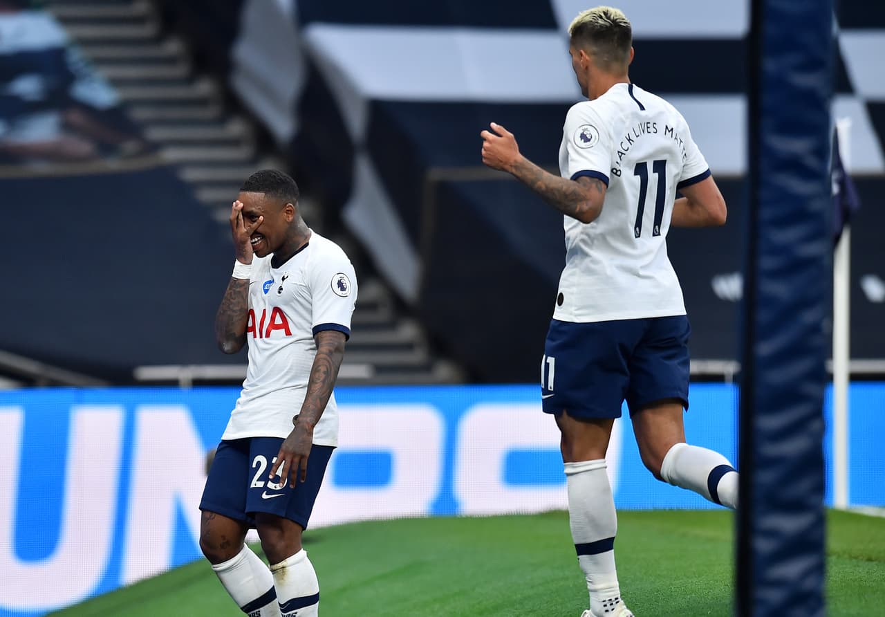 Recibió el balón en terreno rival, dejó atrás a dos contrincantes y definió con un potente disparo dentro del área grande.