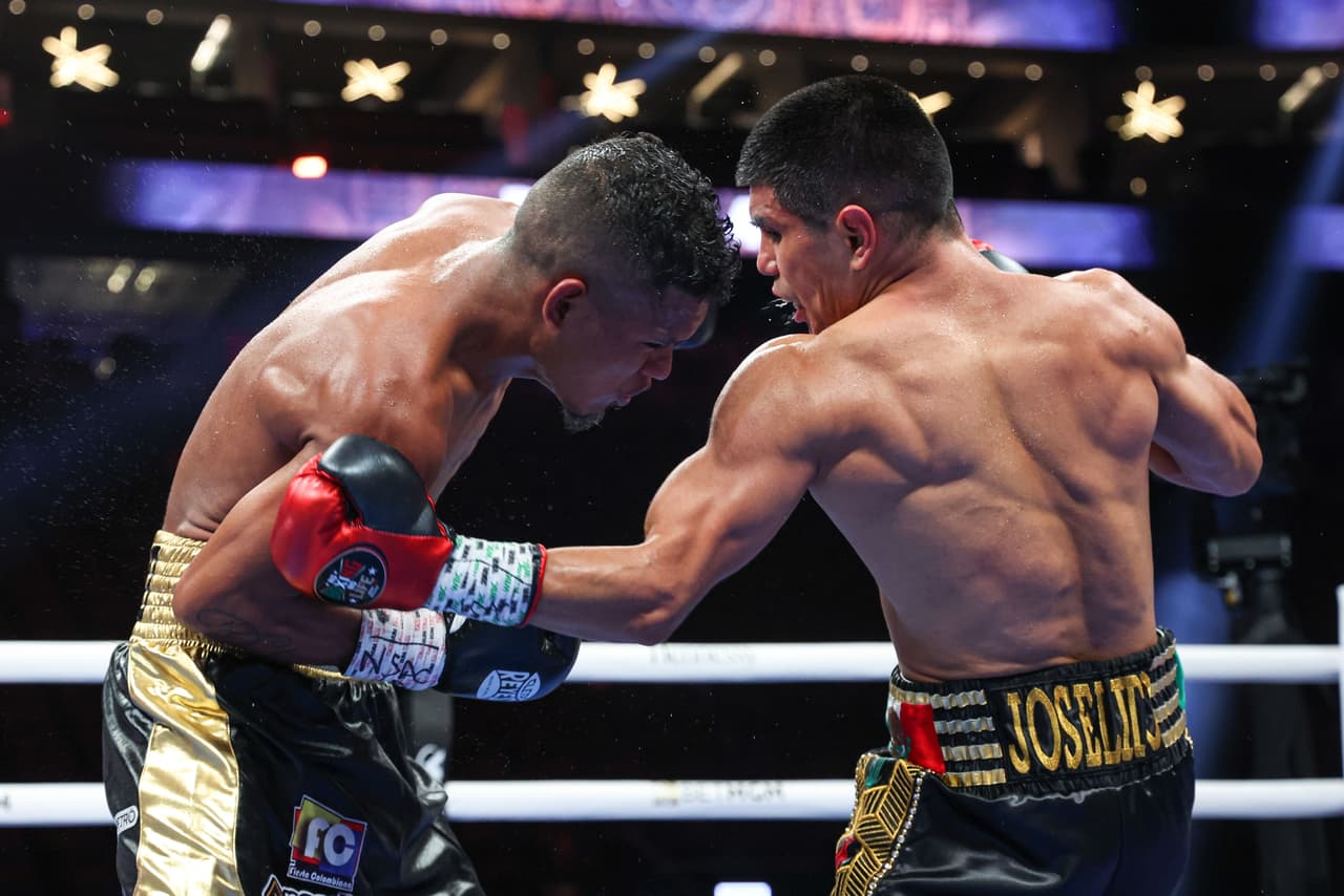 Joselito Velázquez cerró la cartelera preliminar con un tremendo KO sobre el colombiano José Soto para mantener el invicto y alzar la mano para una oportunidad por un título mundial.
