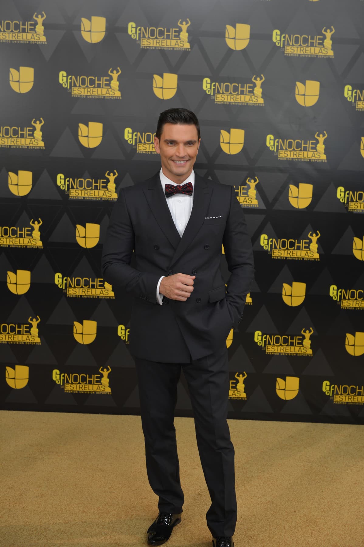 Te traemos lo mejor de la alfombra roja repleta de estrellas y deportistas en la gala de los Premios Univision Deportes 2015.