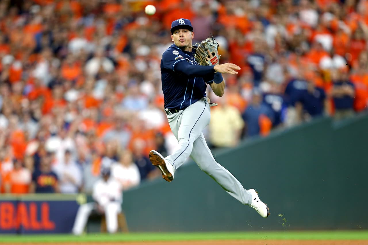 Triunfo con autoridad de los Houston Astros, 6-1 a los Rays, para avanzar a la Serie de Campeonato.