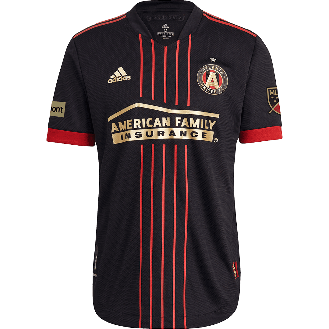 La nueva casaca representa una renovación importante con respecto a modelos anteriores. El fondo es negro, y cinco delgadas líneas verticales en color rojo representan los pilares del club: Unidad. Excelencia. Comunidad. Determinación. Innovación.
<br>