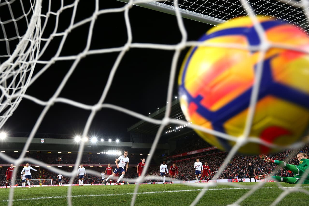 El futbolista africano recogió un rechazo al borde del área y desde unos 25 metros se sacó un misil teledirigido que perforó la malla 'Red'.