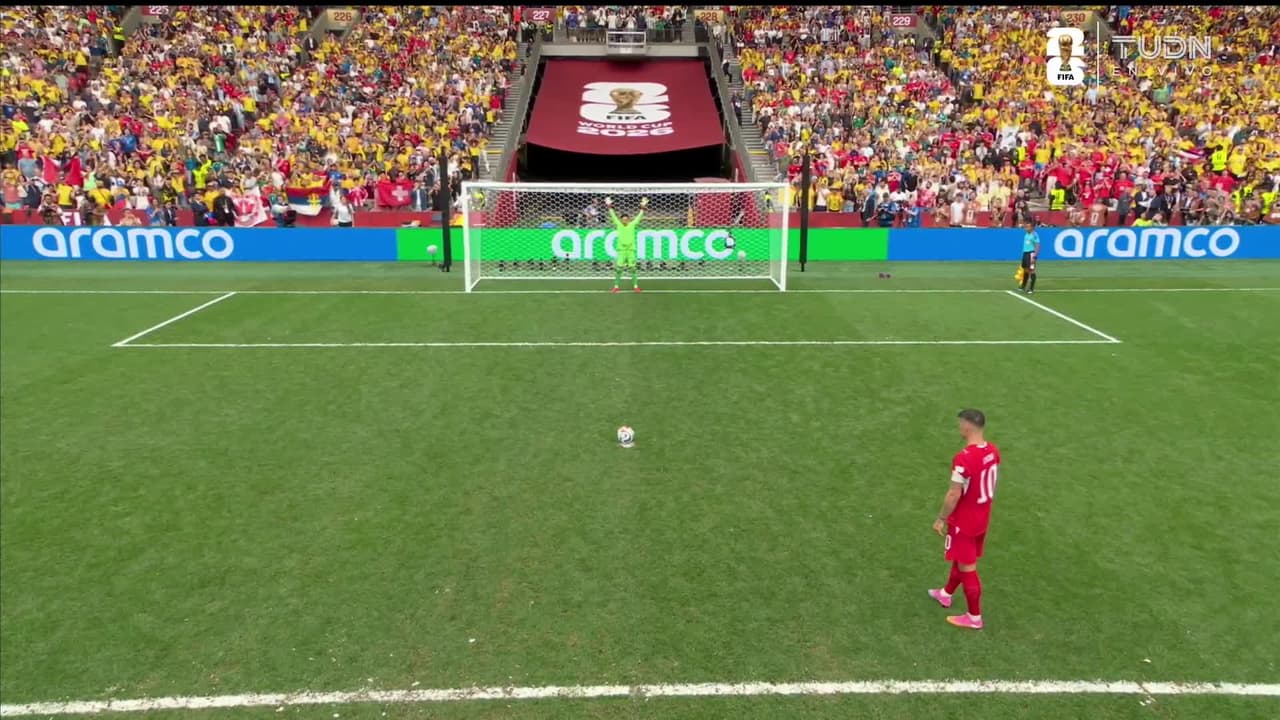 ¡GOL!  anota para Suiza. Granit Xhaka