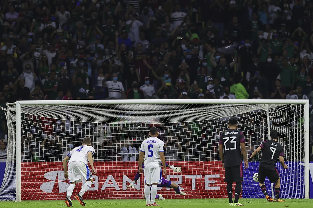 México selló su pase al Mundial con una victoria sobre El Salvador, gracias a los goles de Uriel Antuna y Raúl Jiménez.