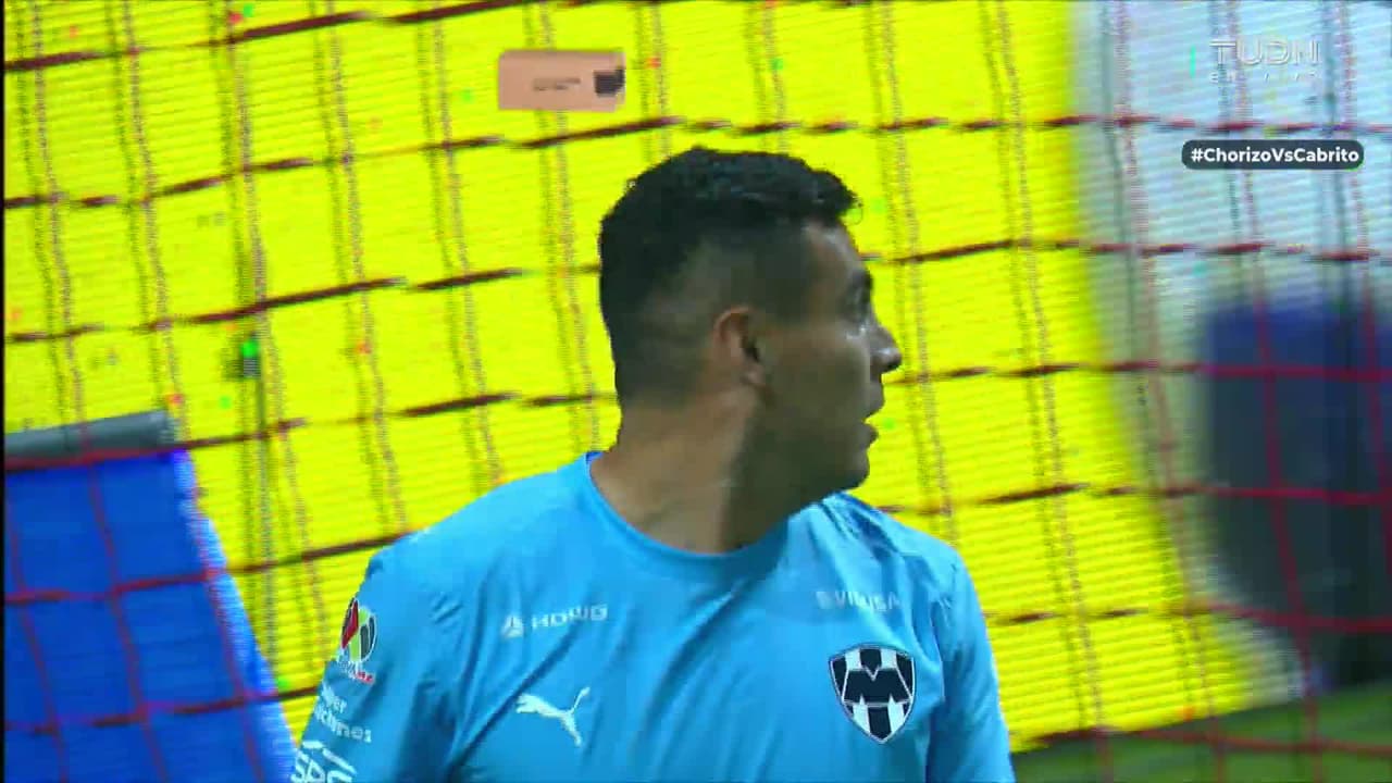 ¡TIRO ATAJADO! disparo por Paulinho.