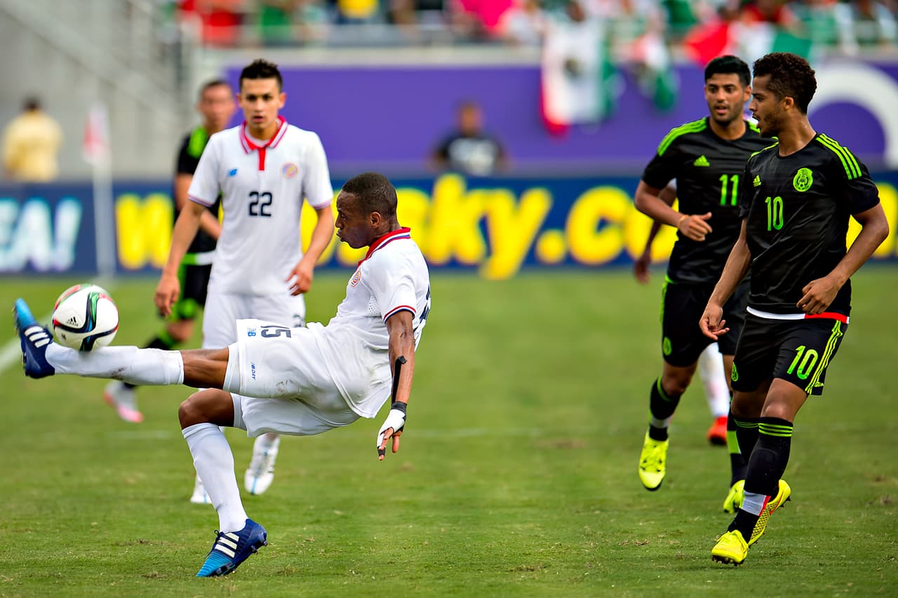 7 Junior Díaz tuvo un buen desempeño y supo cubrir a los delanteros mexicanos. En la segunda parte bajó algo su nivel como todo el cuadro tico.