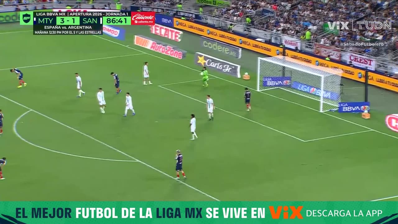 Rayados lo vuelve a intentar pero, Acevedo vuelve a atajar de buena manera