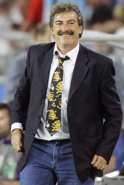Ricardo La Volpe, arquero de Argentina en 1978 y seleccionador de México en 2006, confiaba en sus corbatas de dragones y el Feng Shui e inclusive consulta con su astróloga personal sus próximas alineaciones, algo que también practica el ex entrenador francés, Raymond Domenech.
