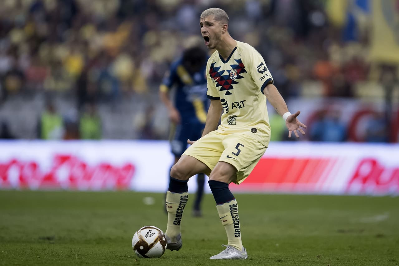 Desde que viaja mucho en avión, Guido ha desarrollado una pequeña fobia a los aviones.