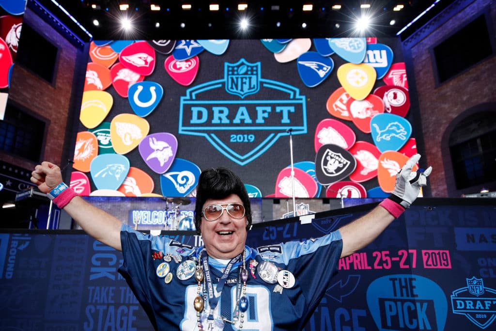 Así se vivieron los momentos previos a la edición 2019 del Draft de la NFL. Imperdibles imágenes de los fanáticos más apasionados del mundo.