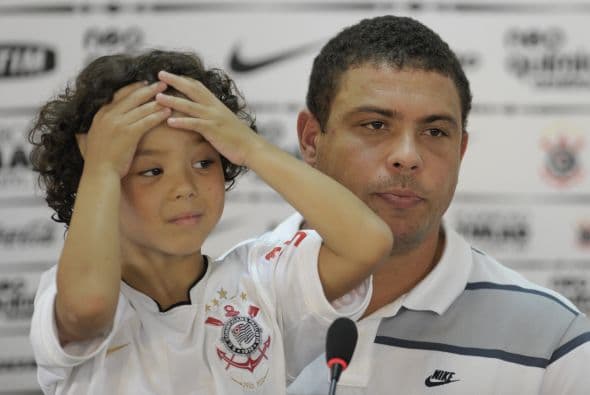 Incluso, a su hijo Alex se le veía preocupado.