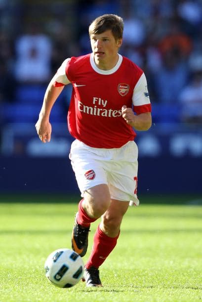 El jugador ruso Arshavin no habla con su esposa el día del partido. Cuando formaba parte del equipo peterburguense Zenit, podía hacerlo más fácil, pues a los futbolistas los concentraban un día antes del juego. Sin embargo, al pasar al Arsenal la situación se ha complicado. Los futbolistas del club pasan la mañana antes del partido en casa, así Arshavin y su mujer “no se hacen caso” uno a otro durante medio día