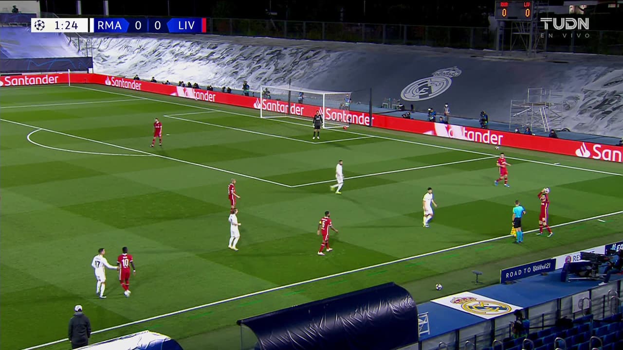 ¡TIRO ATAJADO! disparo por Karim Benzema.