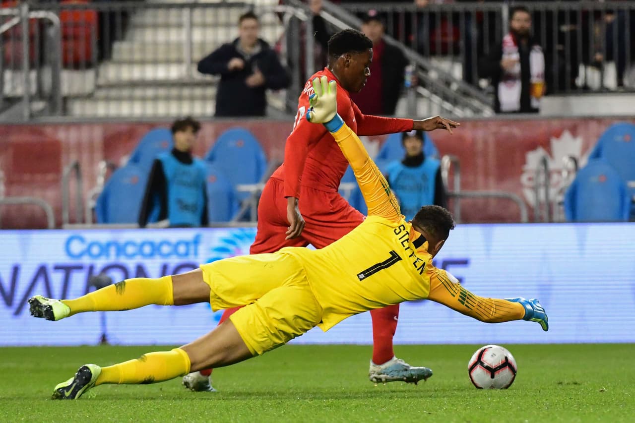 Con goles de Davies y Lucas Cavallini, el combinado de EEUU cayó 2-0 ante Canadá.