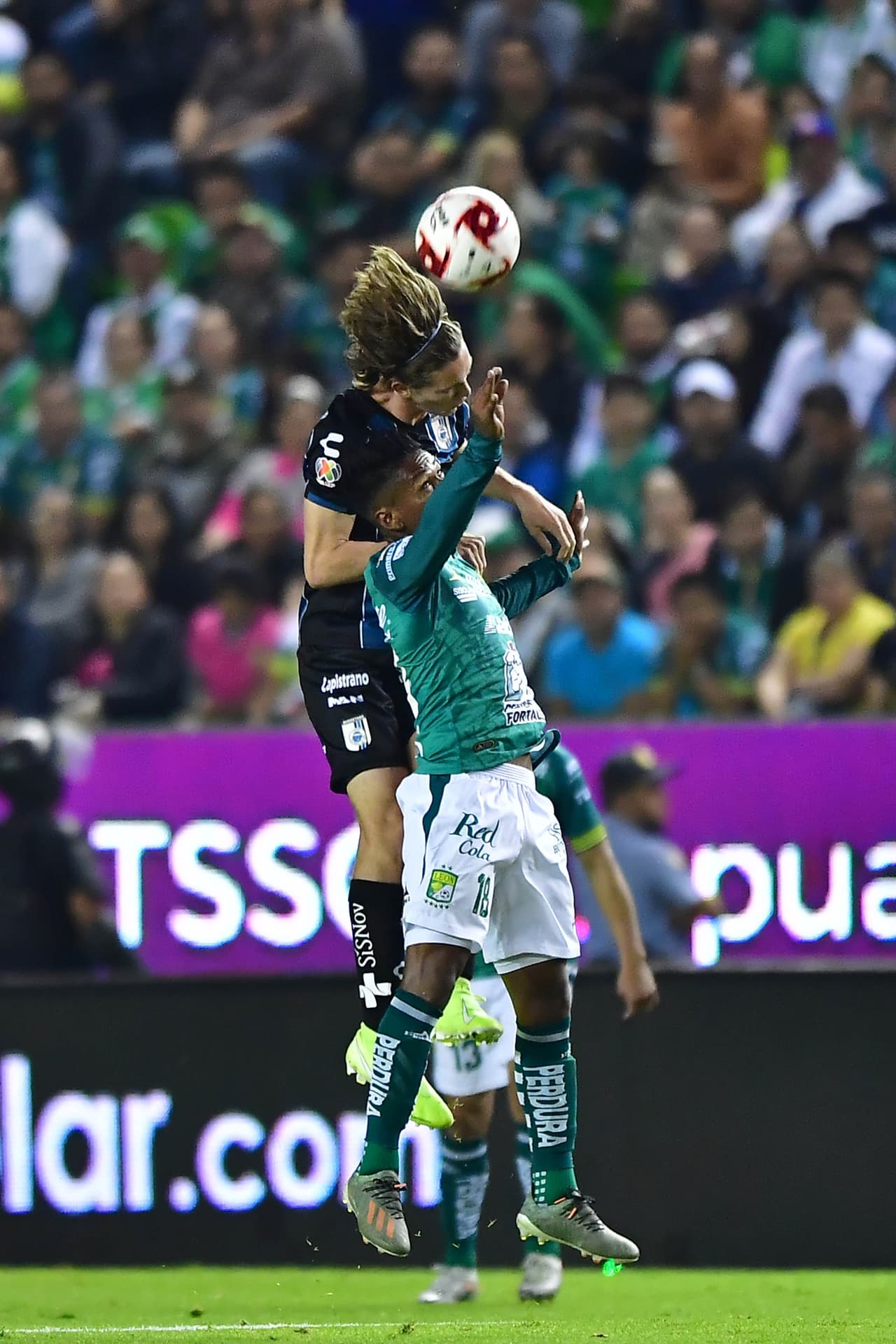 Con goles de Ángel Mena y Leonardo Javier Ramos León se impone 3-1 al Querétaro.