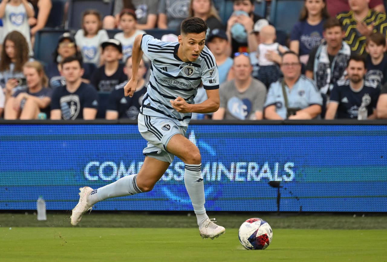 Delantero - DÁNIEL SÁLLOI (Sporting Kansas City)