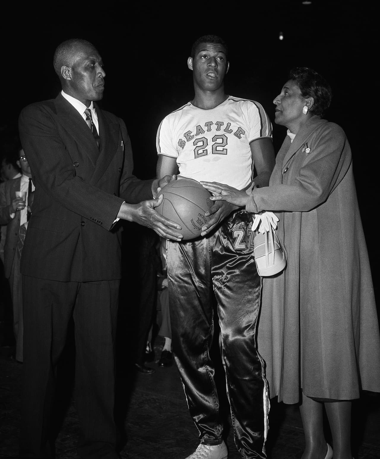 Lo que hace que la explosión de puntuación de Baylor sea tan prominente es el hecho de que, en aquel entonces, no existían los triples, y para Baylor llegar a 71 en una defensa contraria, en territorio enemigo, es verdaderamente notable.