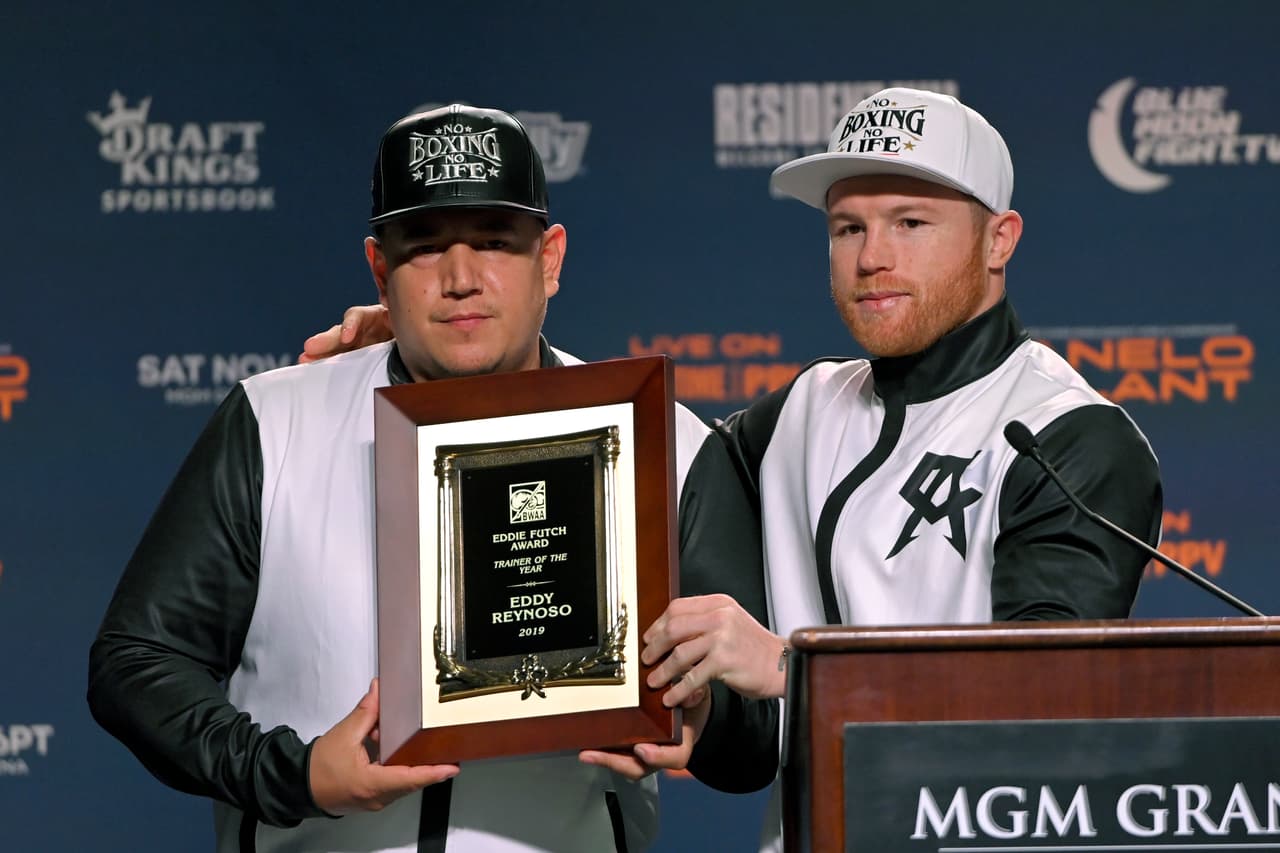 Eddy Reynoso es el entrenador y manager del campeón mundial absoluto de peso supermediano.