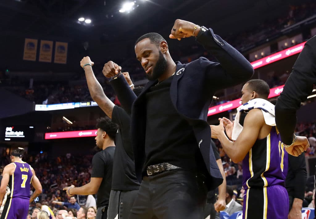 El jugador que mantenía el récord antes de LeBron era Kobe Bryant con 31,700 puntos.