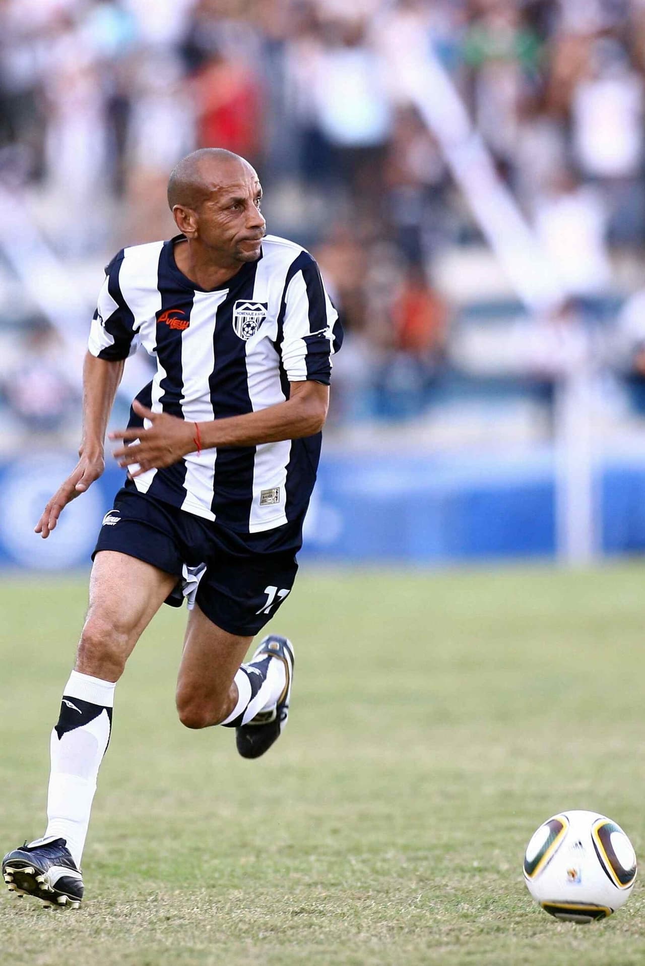 Mario de Souza 'Bahía' es el segundo mejor anotador en la historia de los Rayados tras marcar 96 tantos entre 1984 y 1992, 11 de los cuales fueron en el "Clásico Regio".