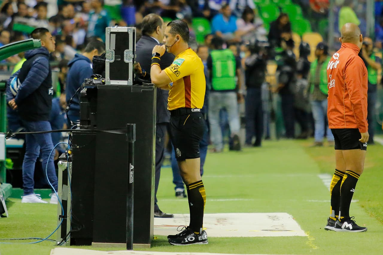 Aunque sutil existió el agarrón en el área y el árbitro Diego Montaño confirmó la pena máxima en el duelo por la Jornada 5 del 
<a href="https://www.univision.com/deportes/futbol/liga-mx/" target="_blank">Clausura 2019</a>.