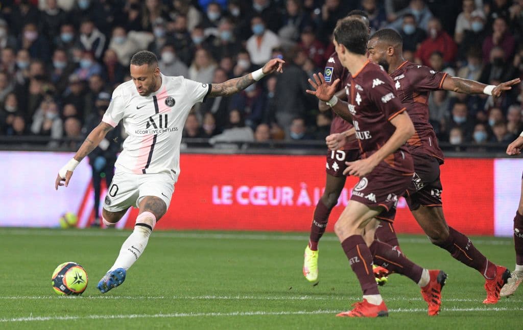 Archaf Hakimi se echa el equipo al hombro y con goles al 5' y al 90+5', Los visitantes vencen 1-2 al Metz.