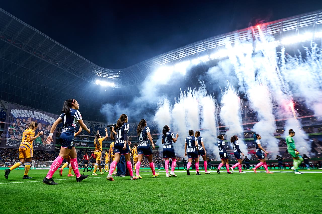 El ‘Gigante de Acero’ recibía la Final de Ida entre Rayadas y Tigres con un ambiente inmejorable.