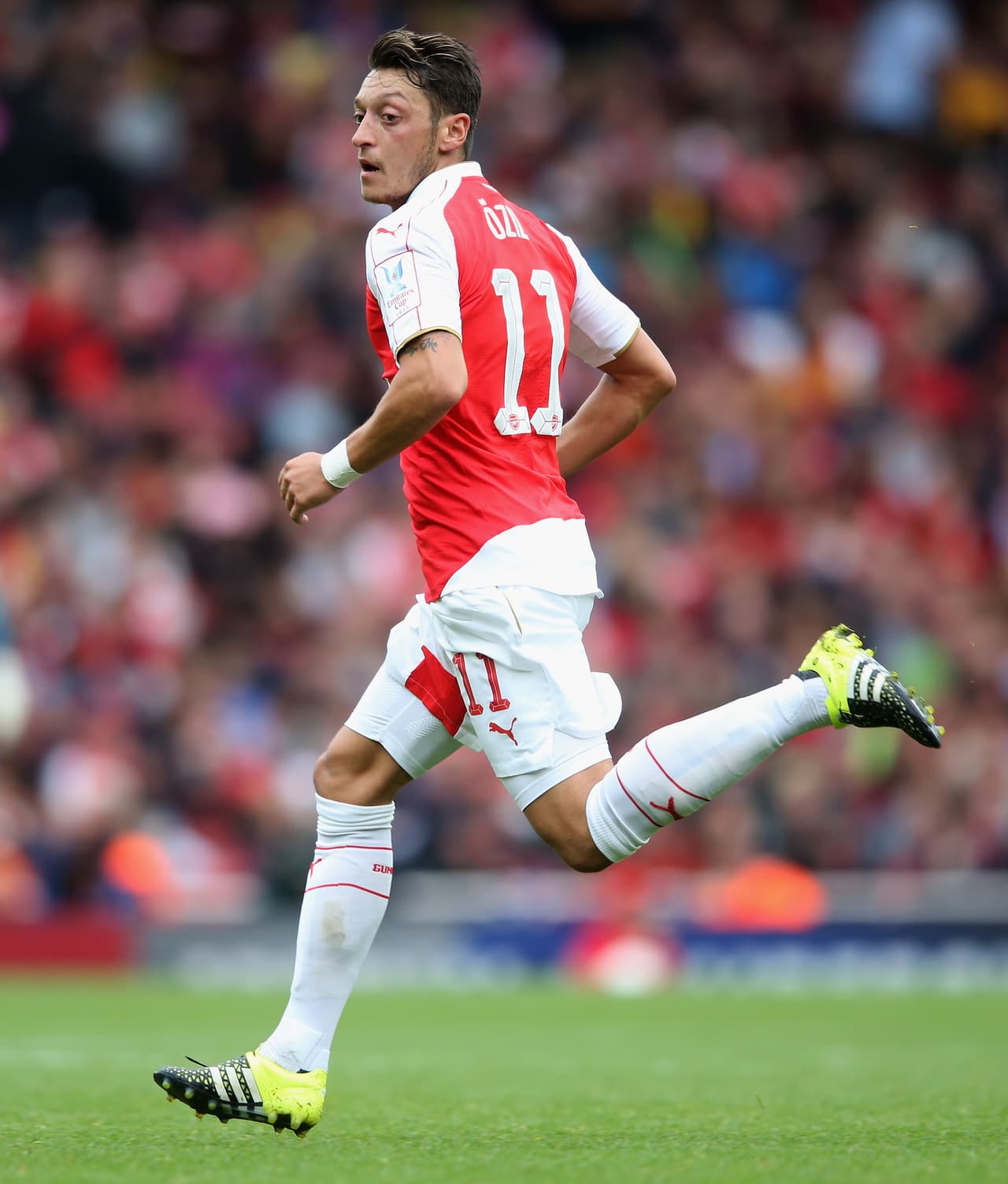 Y finalmente, la playera número 11 del alemán Mesut Özil del Arsenal cierra esta selecta lista.