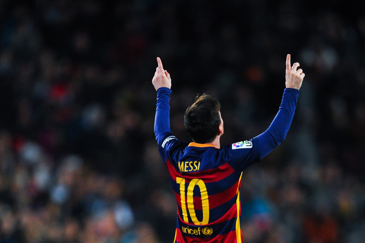 De acuerdo con el portal World Soccer Shop, especializado en vender camisetas de fútbol de todo el mundo, la playera de Lionel Messi es la más vendida en el 2015.
