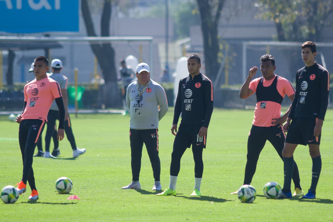 Mientras tanto el propio técnico Miguel Herrera espera saber si la salida de Domínguez ya luce a despedida en medio del Clausura 2019, con el paraguayo aún en prácticas con el equipo.