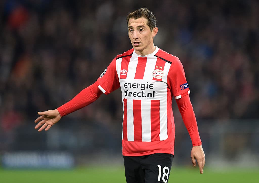 Andres Guardado visita al PSV y convive con aficionados