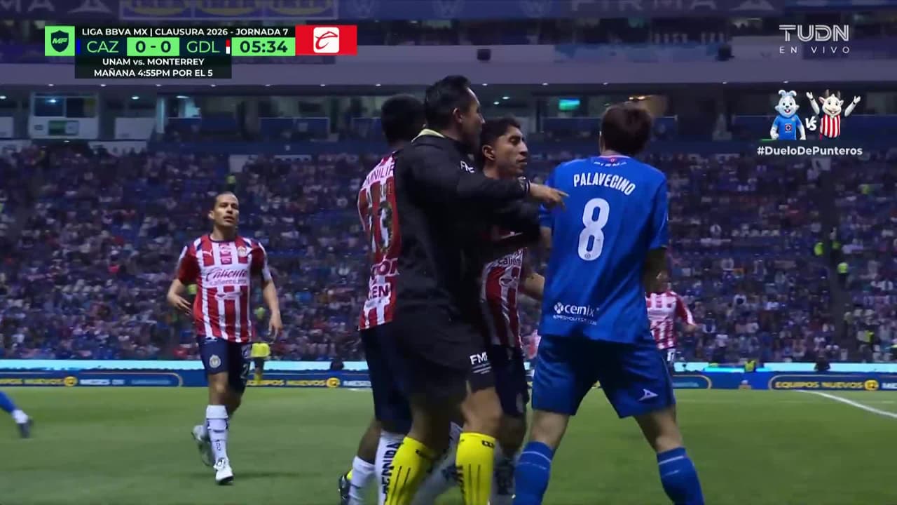 ¡Palavecino se encara con Govea y se desatan los empujones entre Cruz Azul y Chivas!