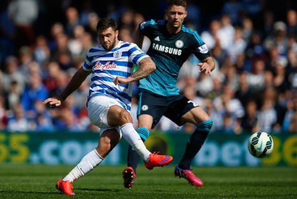 En tanto los elementos del QPR ganaban confianza en contra del líder general, dándose la oportunidad de encarar el arco de Courtois.