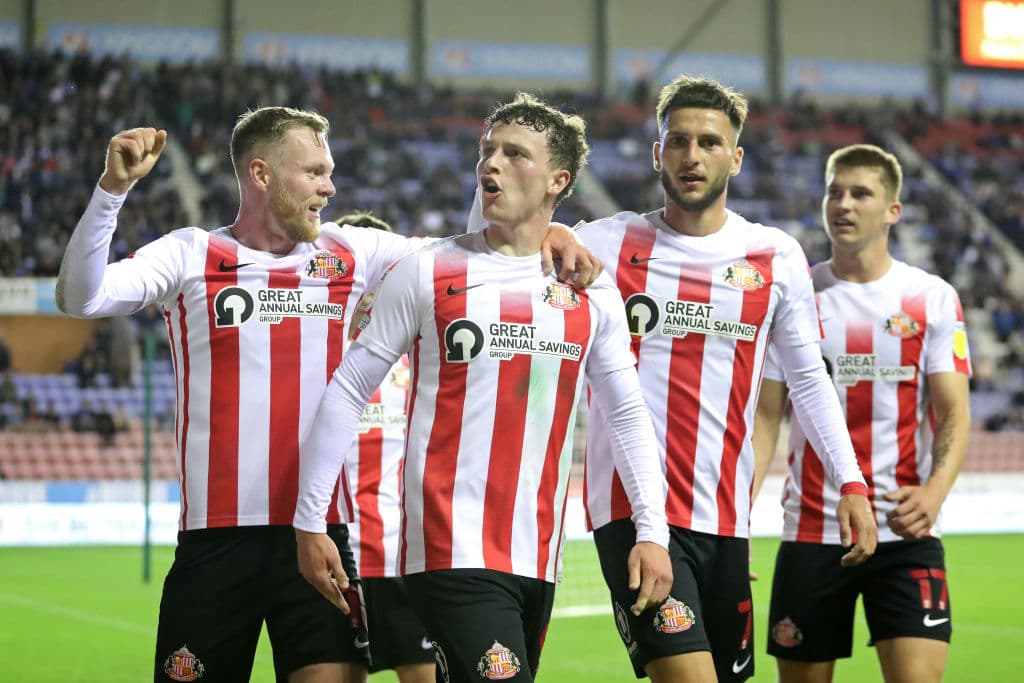 Sunderland derrota 2-0 a Wigan con goles de Nathan Broadhead y Luke O'Nien, durante los Octavos de Final de la EFL Cup.