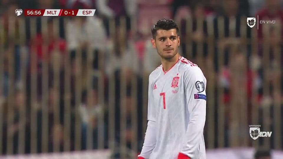 Tiro desviado de Álvaro Morata
