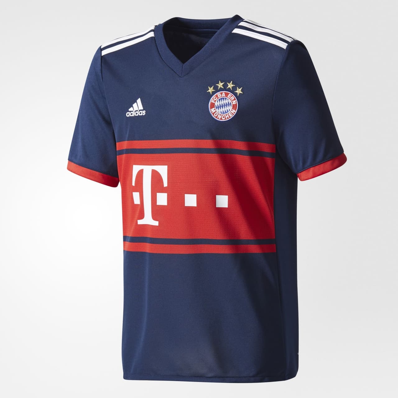 Para la temporada 2017/2018, el Bayern Múnich presentó su segunda equipación, la cual es un homenaje a los equipos de principios de los años 90.