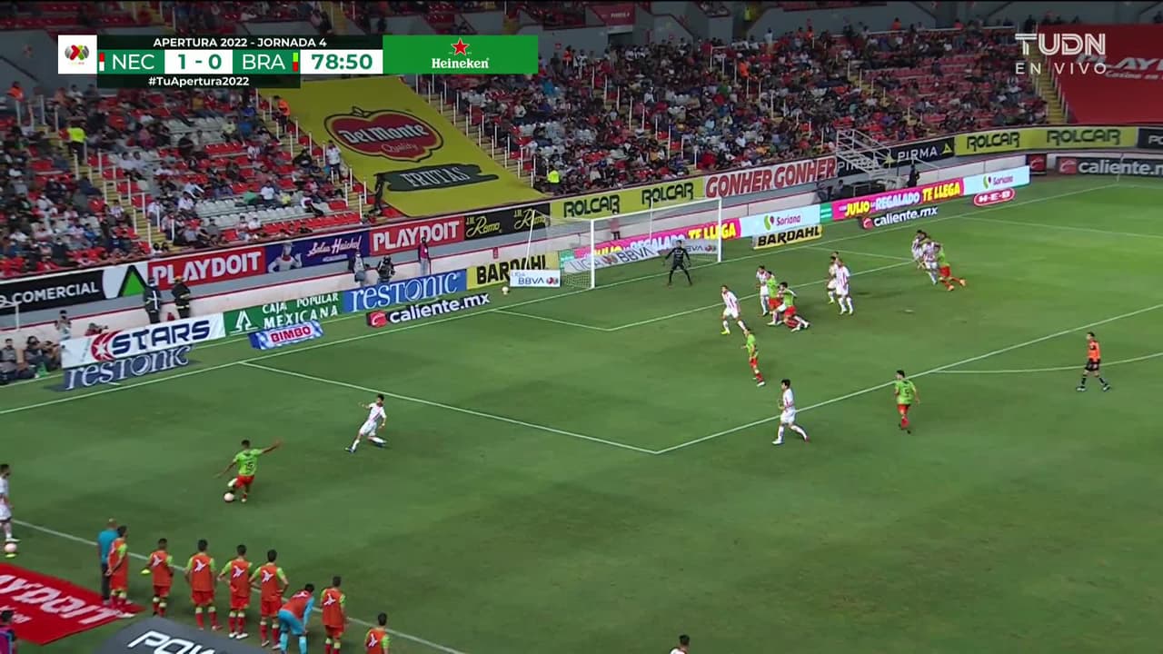 ¡Tarjeta Roja! Alberto Acosta recibe la segunda amarilla y se va del juego.