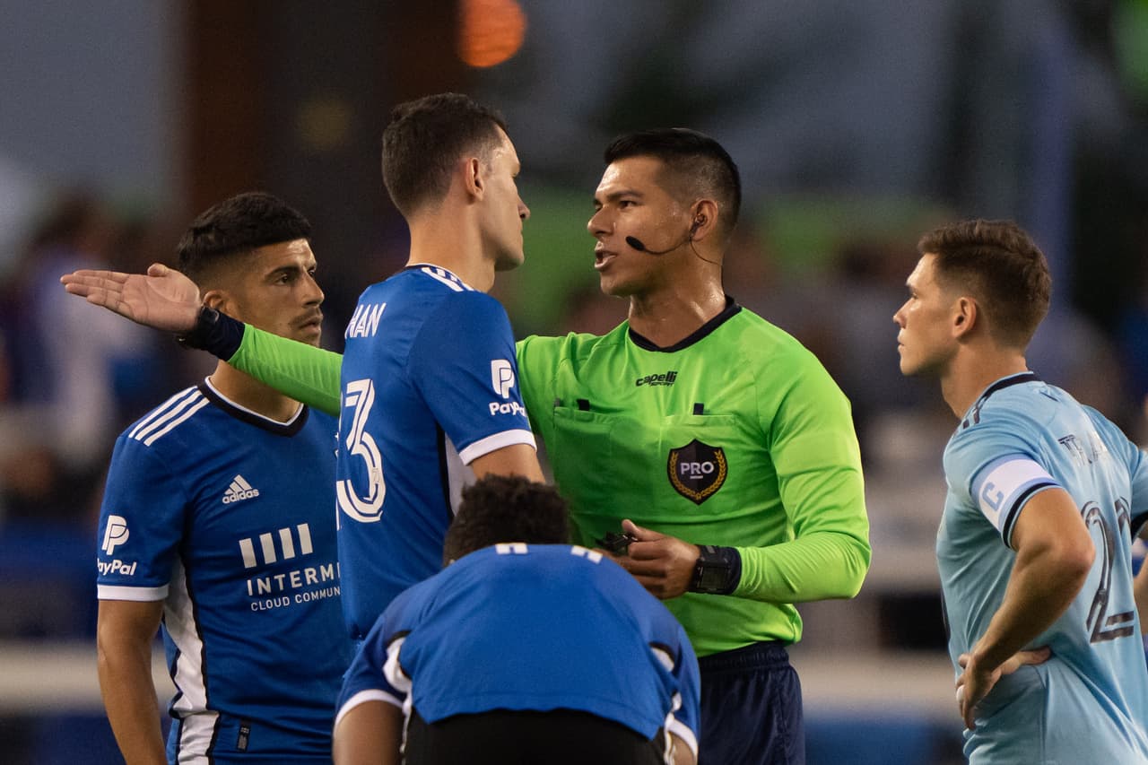El equipo de Matías Almeyda jugó durante buena parte del encuentro con 10 hombres, tras la expulsión del central brasileño Nathan.
<br>
