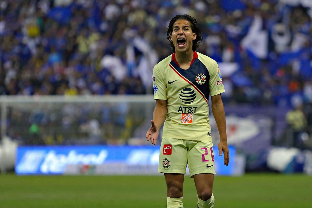 La promesa mexicana Diego Lainez fue titular y jugó 82 minutos en los que no pudo encontrar la ruta para el gol de las Águilas.