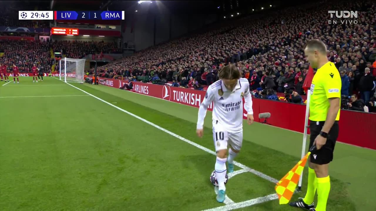 ¡TIRO ATAJADO! disparo por Vinícius Júnior.