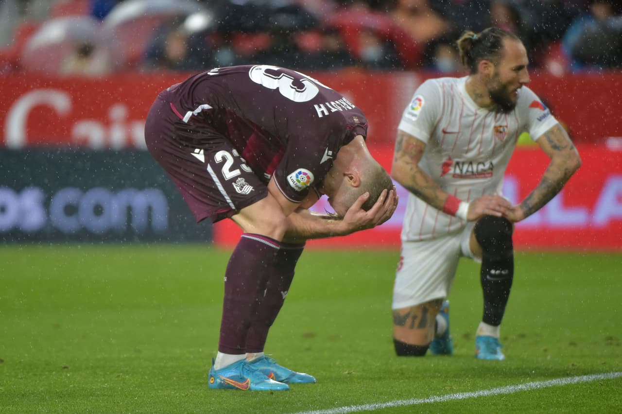 Sevilla no pasó del empate sin goles en casa ante la Real Sociedad y se rezaga en el intento de dar alcance al líder Real Madid.