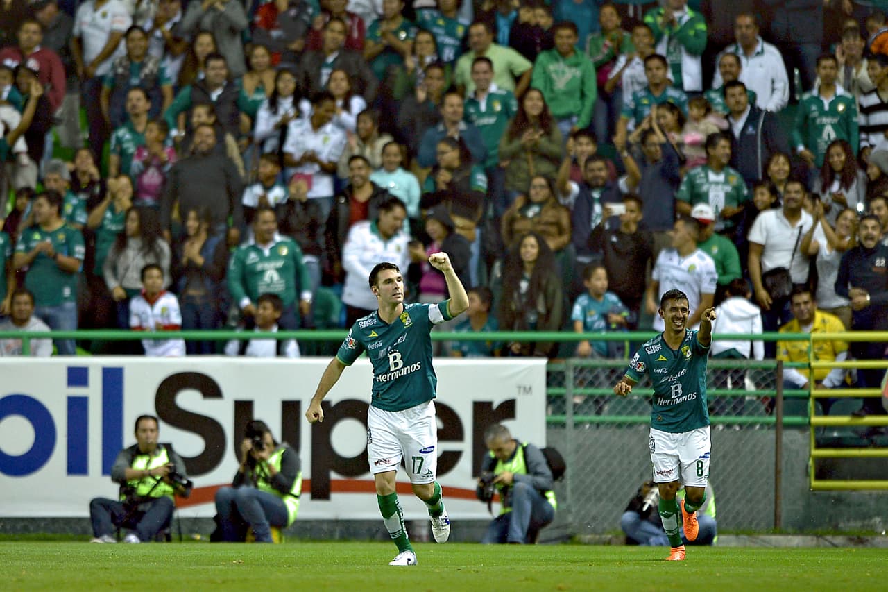 León también contará con una serie de ventajas y desventajas sobre Chivas duramente el encuentro final. La primera ventaja se la da la historia. Aunque no se lleva el trofeo a sus vitrinas desde 1972, los Esmeraldas tienen cinco Copas en su haber por únicamente dos de su rival.