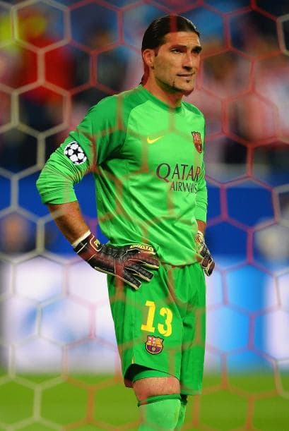 Miguel Pinto apunta para ser el eterno suplente en Barcelona. En las oportunidades que ha tenido cuando se lesiona Valdés, ha quedado a deber debajo de los tres postes. Su salida está cerca.