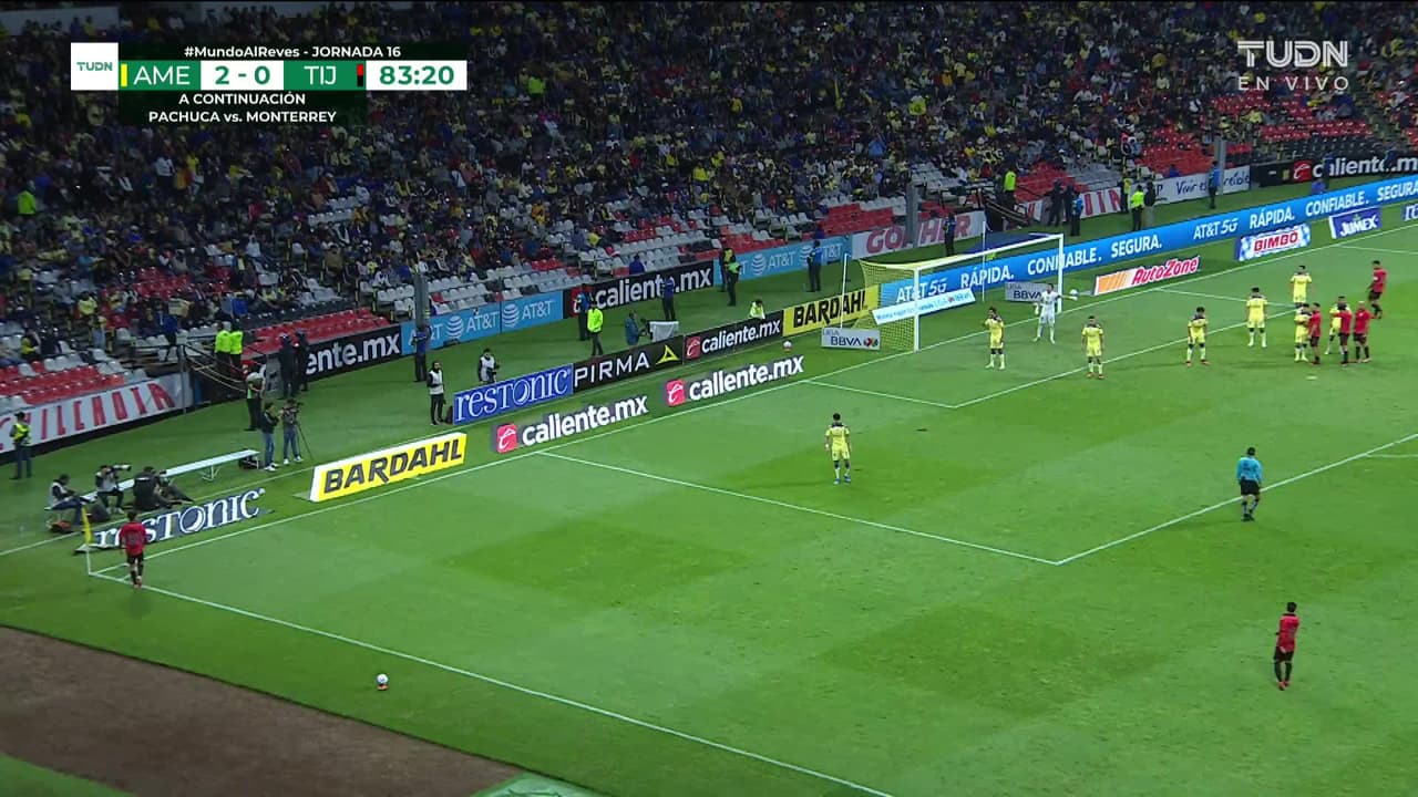 ¡TIRO ATAJADO! disparo por Nicolás Díaz.