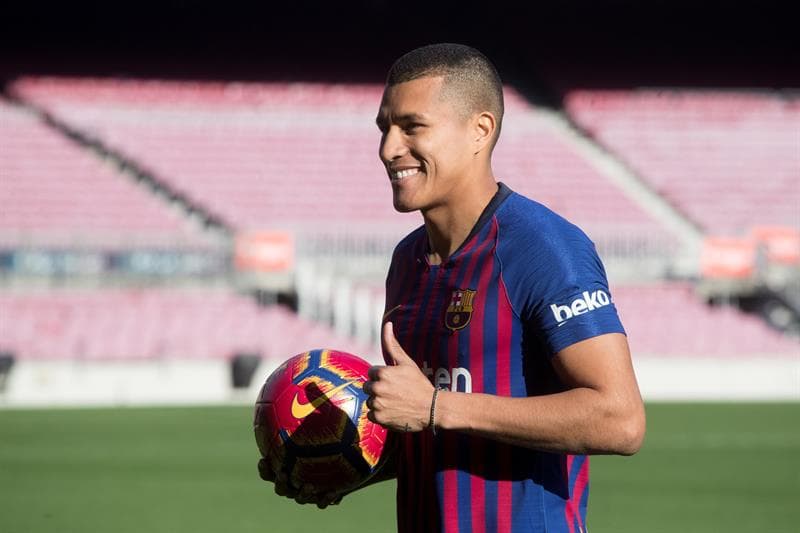 El colombiano señaló que tener a Messi como compañero será "un alivio" para él, acostumbrado a sufrirlo cuando lo tuvo como rival. "Es el mejor del mundo y significa mucho para el fútbol", destacó.